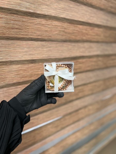 قرآن مع مسبحة